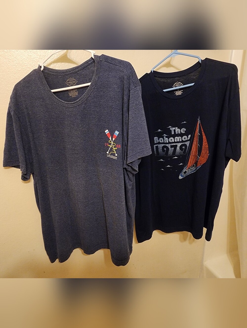 St John's Bay Navy Graphic Bahamas 1979 & Heather Navy Oars Graphic Shirt Bundle